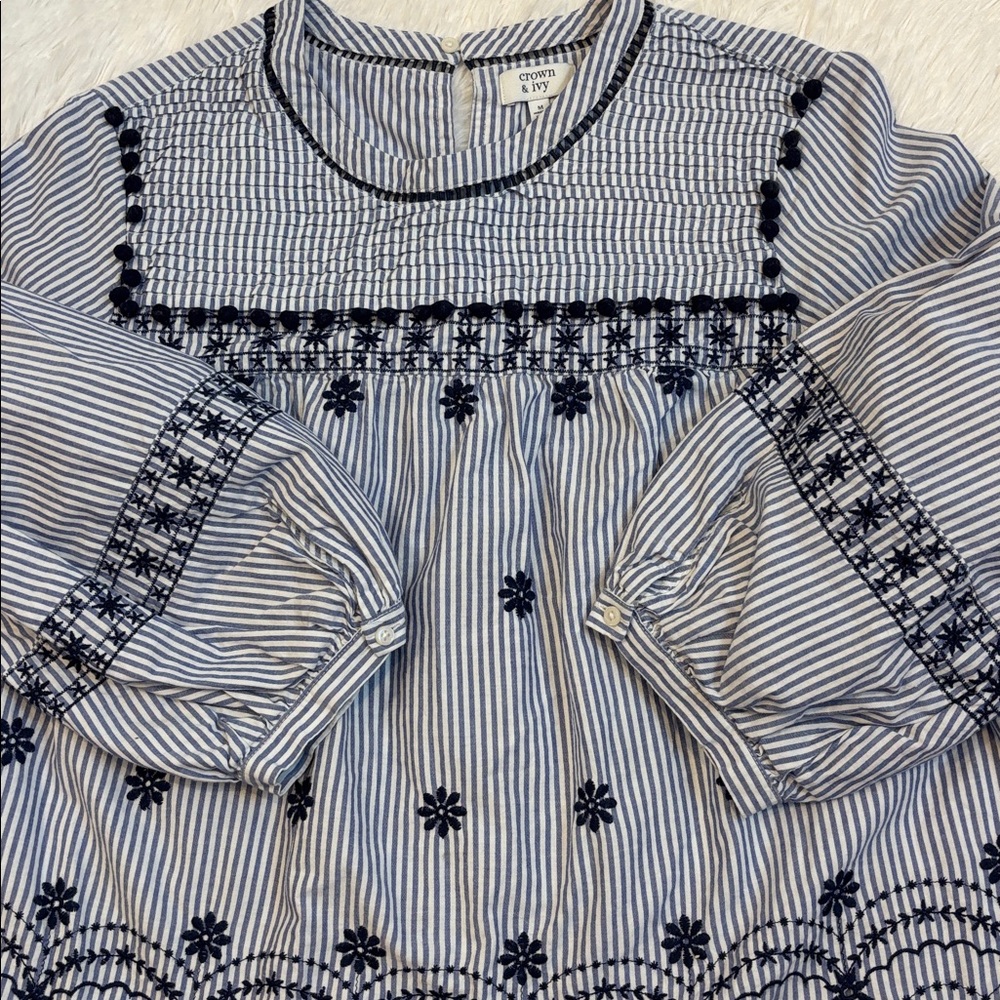 Crown & Ivy Blue & White Striped Top Navy Floral Embroidered Eyelet Design SZ M - Picture 5 of 6